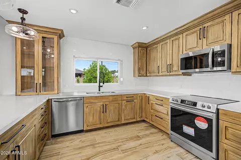 Kitchen - 7844 N 17th Ave, Phoenix, AZ 85021 photo 2 of 7