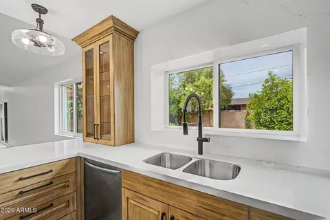 Kitchen - 7844 N 17th Ave, Phoenix, AZ 85021 photo 4 of 7