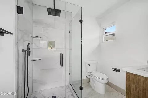 Bath - 7844 N 17th Ave, Phoenix, AZ 85021 photo 5 of 6