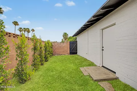 Exterior - 7844 N 17th Ave, Phoenix, AZ 85021 photo 14 of 15