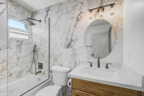 Bath - 7844 N 17th Ave, Phoenix, AZ 85021 photo 3 of 6