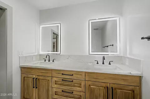 Bath - 7844 N 17th Ave, Phoenix, AZ 85021 photo 1 of 6