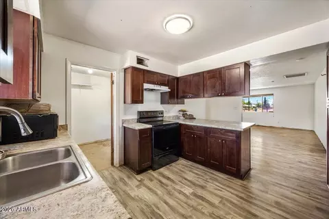 Kitchen - 403 S Cardinal Dr, Apache Junction, AZ 85120 photo 4 of 6
