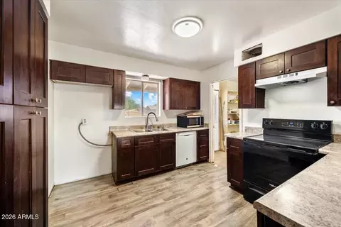 Kitchen - 403 S Cardinal Dr, Apache Junction, AZ 85120 photo 3 of 6