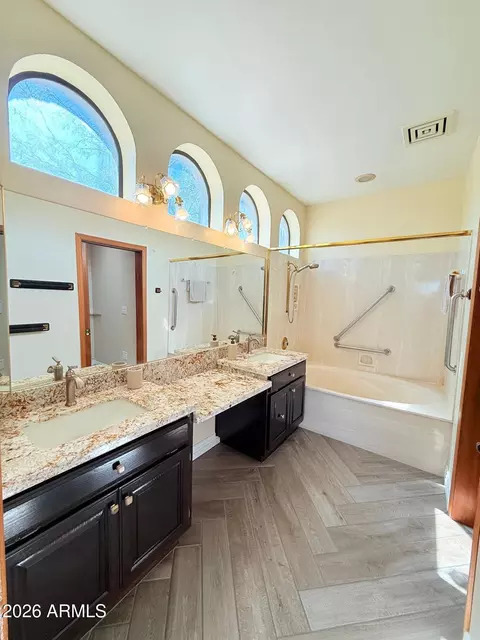 Bath - 2311 Euclid Ave, Phoenix, AZ 85042 photo 1 of 1