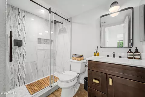 Bath - 1810 E Tremaine Ave, Gilbert, AZ 85234 photo 1 of 3
