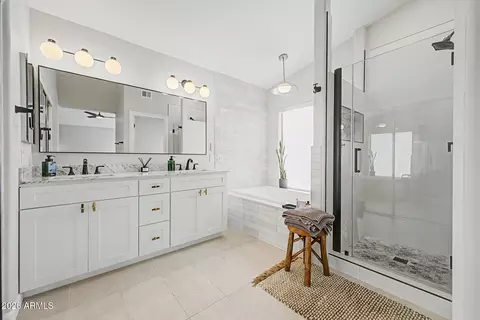 Bath - 1810 E Tremaine Ave, Gilbert, AZ 85234 photo 2 of 3