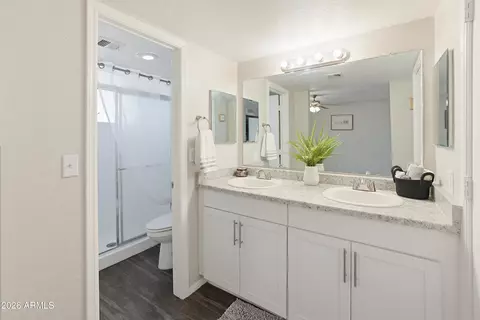 Bath - 4041 W Pershing Ave, Phoenix, AZ 85029 photo 1 of 4