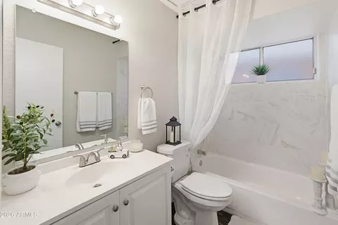 Bath - 4041 W Pershing Ave, Phoenix, AZ 85029 photo 4 of 4