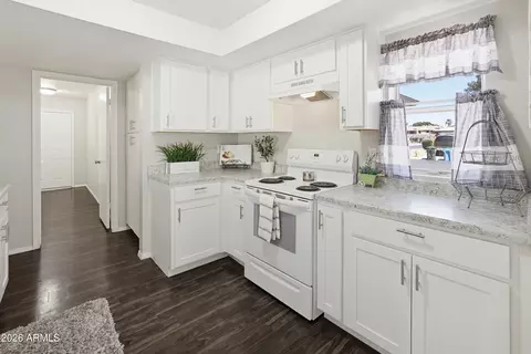 Kitchen - 4041 W Pershing Ave, Phoenix, AZ 85029 photo 2 of 7
