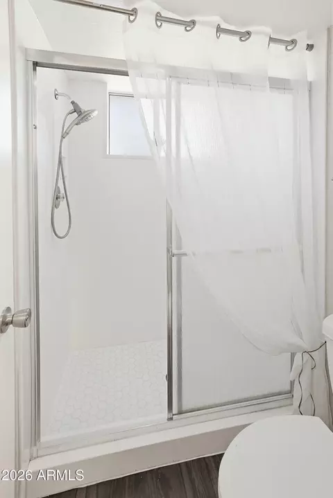 Bath - 4041 W Pershing Ave, Phoenix, AZ 85029 photo 2 of 4