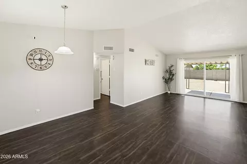 Living - 4041 W Pershing Ave, Phoenix, AZ 85029 photo 2 of 7