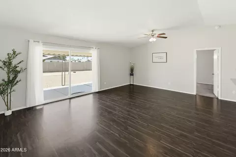 Living - 4041 W Pershing Ave, Phoenix, AZ 85029 photo 3 of 7