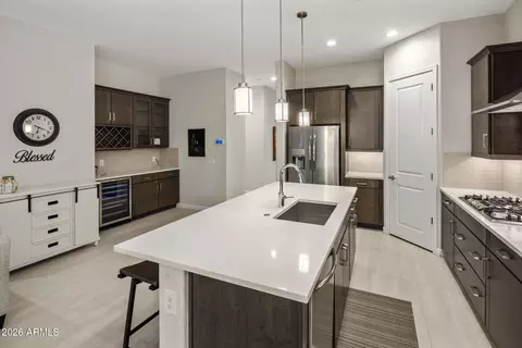 Kitchen - 6610 E Marisa Ln, Phoenix, AZ 85054 photo 5 of 9