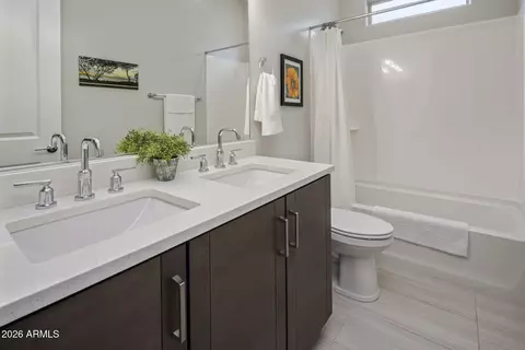 Bath - 6610 E Marisa Ln, Phoenix, AZ 85054 photo 6 of 7