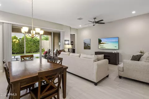 Dining - 6610 E Marisa Ln, Phoenix, AZ 85054 photo 2 of 2