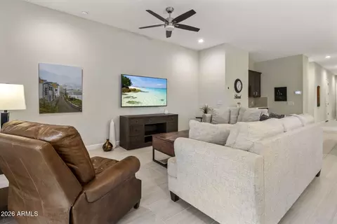 Living - 6610 E Marisa Ln, Phoenix, AZ 85054 photo 2 of 3