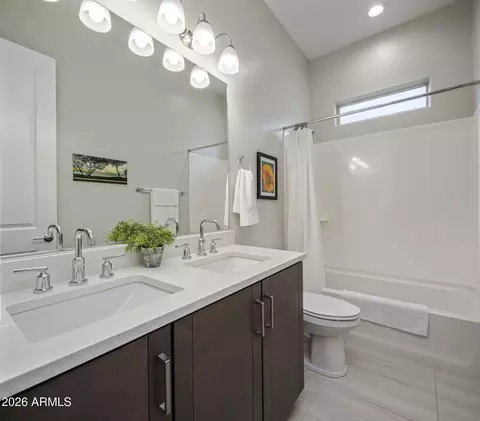 Bath - 6610 E Marisa Ln, Phoenix, AZ 85054 photo 7 of 7