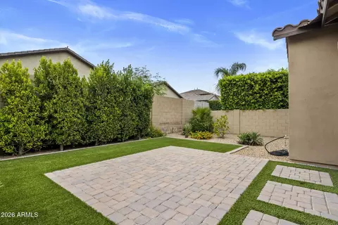 Exterior - 6610 E Marisa Ln, Phoenix, AZ 85054 photo 6 of 17