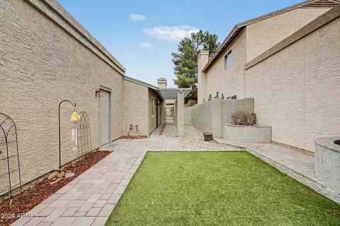Exterior - 924 Escuda Dr, Phoenix, AZ 85024 photo 6 of 8