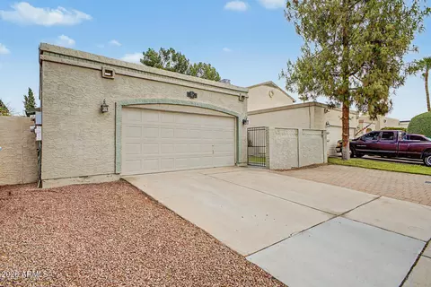 Exterior - 924 Escuda Dr, Phoenix, AZ 85024 photo 2 of 10