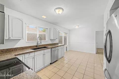 Kitchen - 924 Escuda Dr, Phoenix, AZ 85024 photo 2 of 2