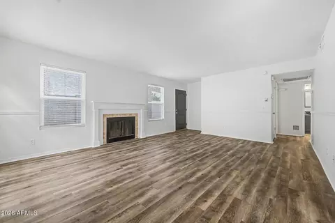 Living - 924 Escuda Dr, Phoenix, AZ 85024 photo 2 of 3