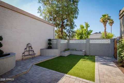 Exterior - 924 Escuda Dr, Phoenix, AZ 85024 photo 3 of 9