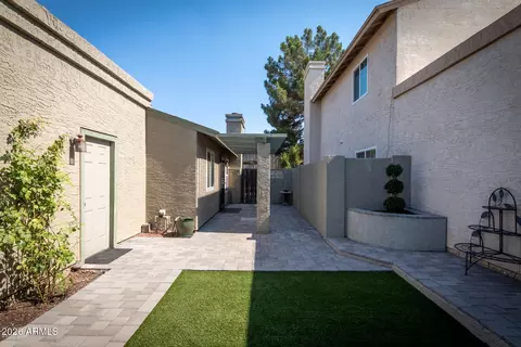 Exterior - 924 Escuda Dr, Phoenix, AZ 85024 photo 4 of 9