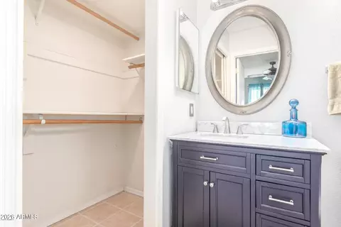Bath - 924 Escuda Dr, Phoenix, AZ 85024 photo 3 of 3