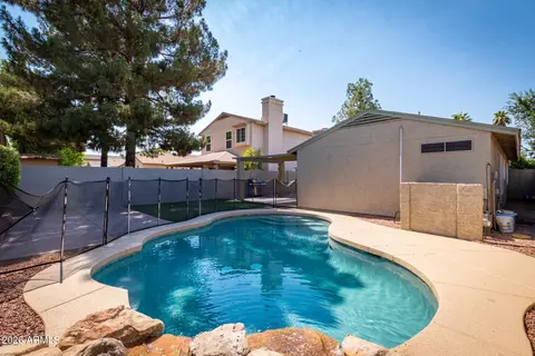 Exterior - 924 Escuda Dr, Phoenix, AZ 85024 photo 8 of 9
