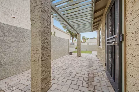 Exterior - 924 Escuda Dr, Phoenix, AZ 85024 photo 3 of 8