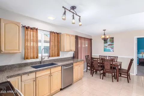 Kitchen - 924 Escuda Dr, Phoenix, AZ 85024 photo 2 of 2