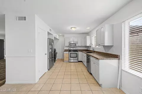 Kitchen - 924 Escuda Dr, Phoenix, AZ 85024 photo 1 of 2