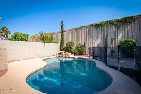 Exterior - 924 Escuda Dr, Phoenix, AZ 85024 photo 6 of 9