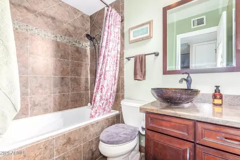 Bath - 924 Escuda Dr, Phoenix, AZ 85024 photo 1 of 3
