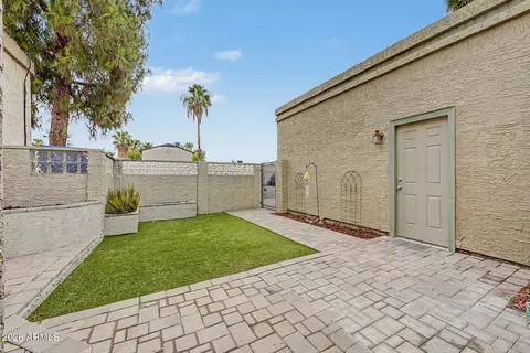 Exterior - 924 Escuda Dr, Phoenix, AZ 85024 photo 5 of 8