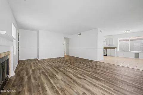 Living - 924 Escuda Dr, Phoenix, AZ 85024 photo 3 of 3