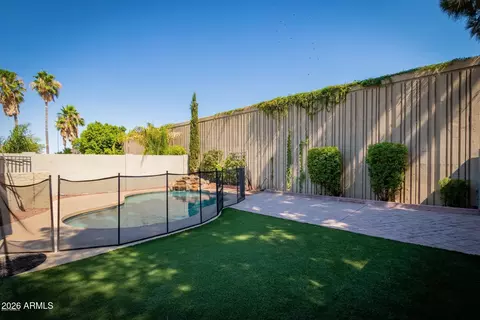 Exterior - 924 Escuda Dr, Phoenix, AZ 85024 photo 5 of 9