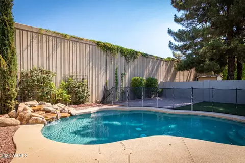 Exterior - 924 Escuda Dr, Phoenix, AZ 85024 photo 7 of 9