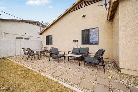 Exterior - 2743 E Tamarisk Ave, Phoenix, AZ 85040 photo 4 of 7