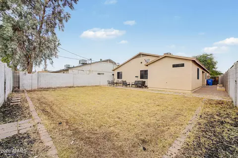 Exterior - 2743 E Tamarisk Ave, Phoenix, AZ 85040 photo 6 of 7