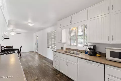 Kitchen - 317 E Griswold Rd, Phoenix, AZ 85020 photo 2 of 5