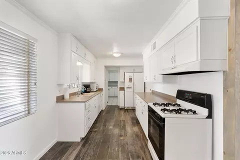 Kitchen - 317 E Griswold Rd, Phoenix, AZ 85020 photo 3 of 5
