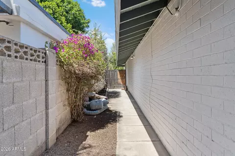 Exterior - 317 E Griswold Rd, Phoenix, AZ 85020 photo 10 of 15