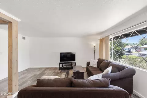 Living - 317 E Griswold Rd, Phoenix, AZ 85020 photo 2 of 5