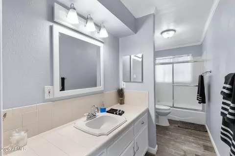Bath - 317 E Griswold Rd, Phoenix, AZ 85020 photo 1 of 3