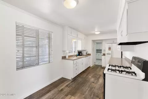 Kitchen - 317 E Griswold Rd, Phoenix, AZ 85020 photo 5 of 5