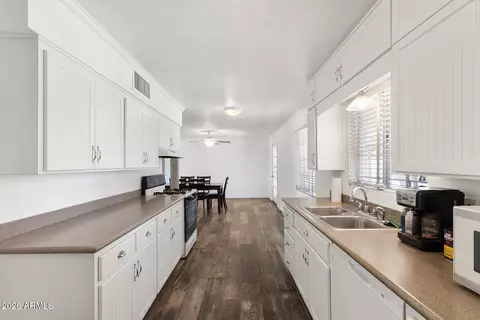 Kitchen - 317 E Griswold Rd, Phoenix, AZ 85020 photo 1 of 5