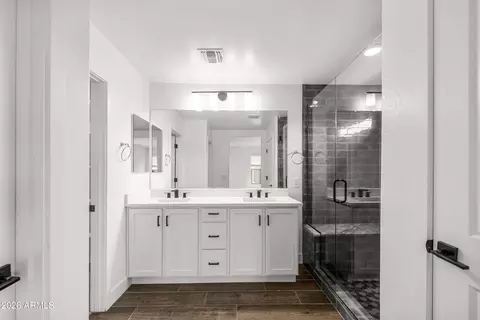 Bath - 1707 S 83rd Pl, Mesa, AZ 85209 photo 1 of 4